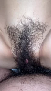 无套爆插在校可爱小女友,内射她那好看茂密的嫩穴