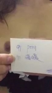 看下面